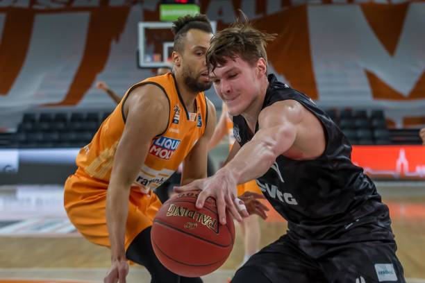 例如在面对 例如在面对